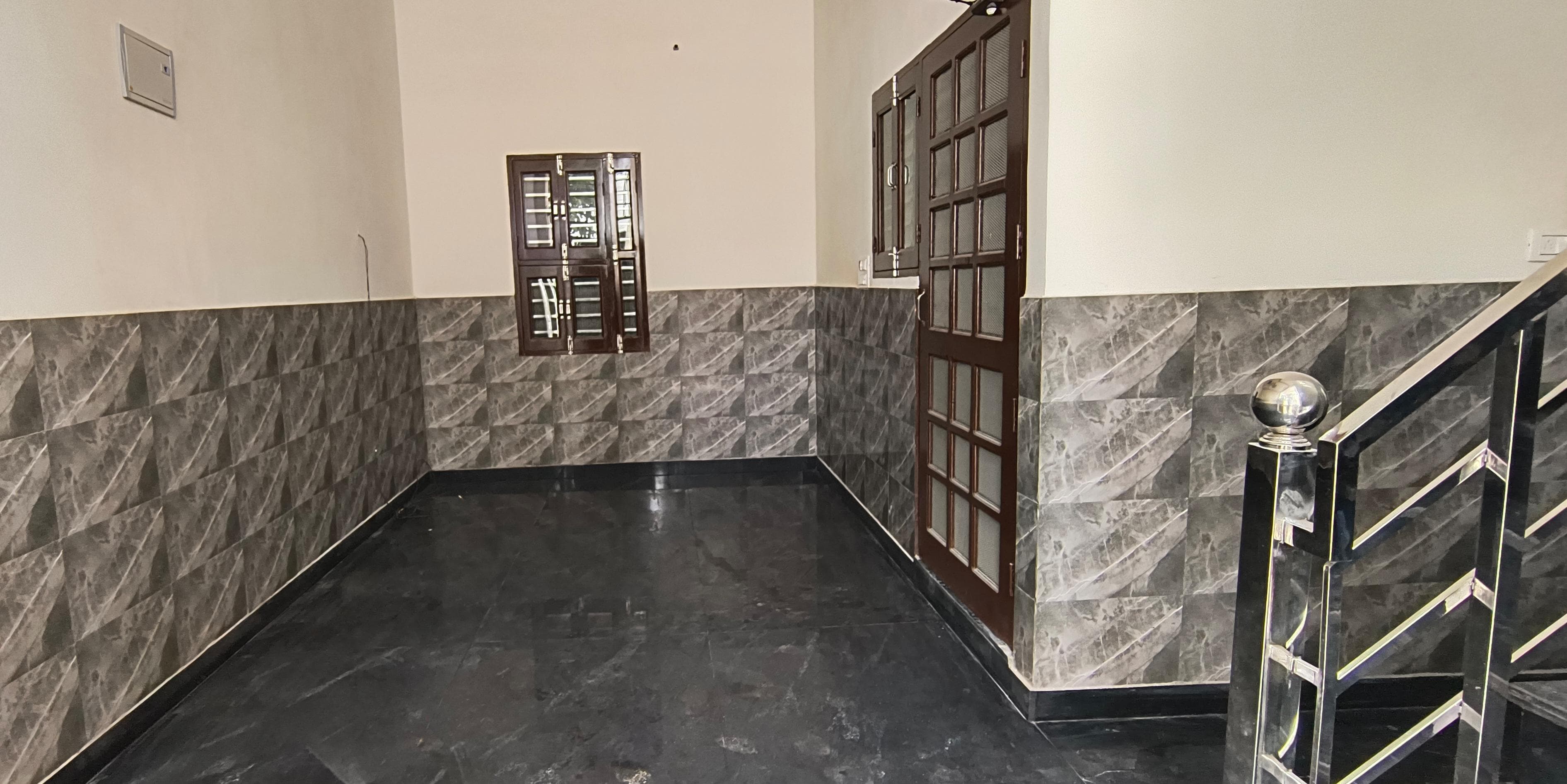 Semi-Furnished Comfort with 1800 sqft Space